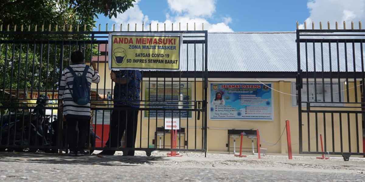 Persiapan SD Negeri Sempan Barat menyelenggarakan pembelajaran tatap muka. Foto: Anti Patabang/Papua60detik